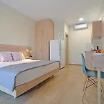 Ξενοδοχείο με διαμερίσματα Niel Apartments Λεπτοκαρυά