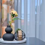 Niel Apartments 4* Λεπτοκαρυά