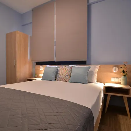 Niel Apartments, Panel Hospitality Homes & *